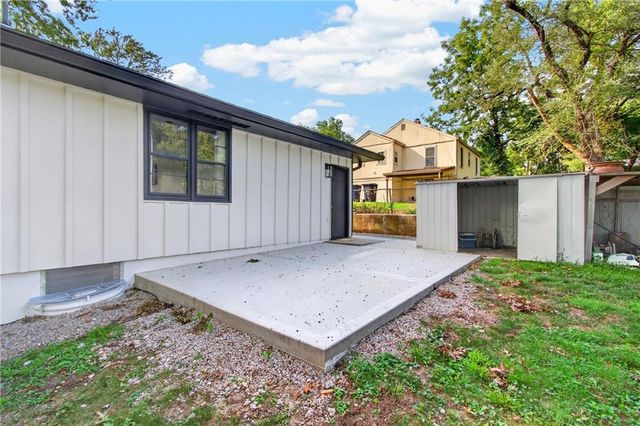 3737 N Walrond Avenue, Kansas City, MO 64117