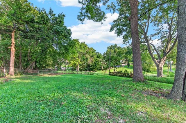 3737 N Walrond Avenue, Kansas City, MO 64117