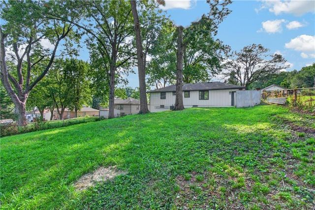 3737 N Walrond Avenue, Kansas City, MO 64117