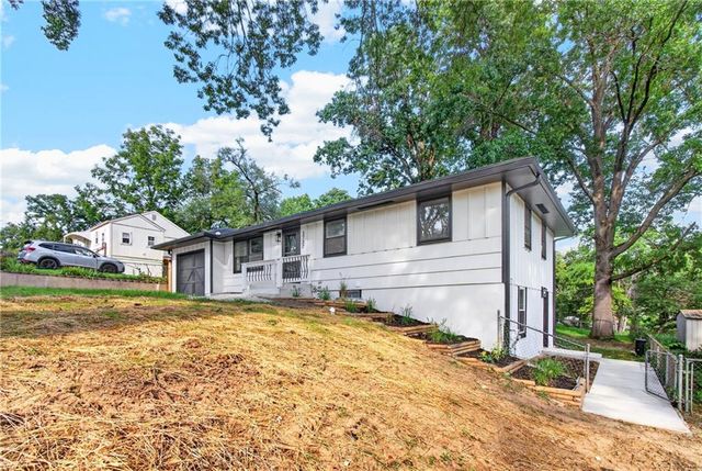 3737 N Walrond Avenue, Kansas City, MO 64117