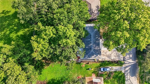 3737 N Walrond Avenue, Kansas City, MO 64117
