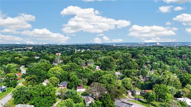 3737 N Walrond Avenue, Kansas City, MO 64117