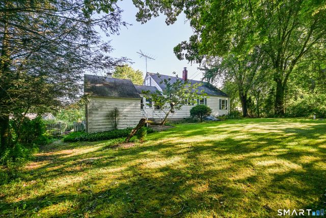 95 Lake Avenue, Trumbull, CT 06611
