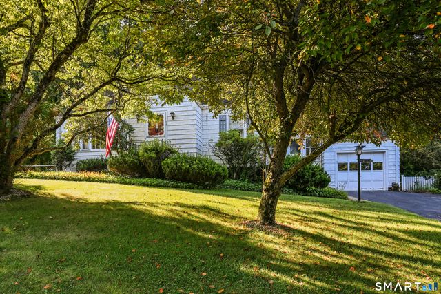 95 Lake Avenue, Trumbull, CT 06611