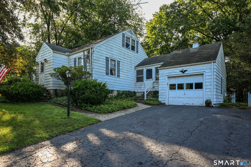 95 Lake Avenue, Trumbull, CT 06611