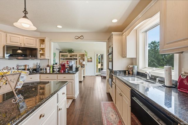 910 Calverton Court, Fort Wayne, IN 46825
