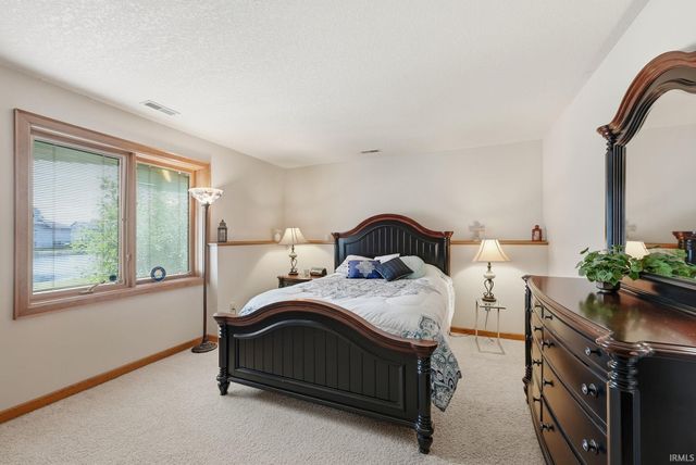 910 Calverton Court, Fort Wayne, IN 46825