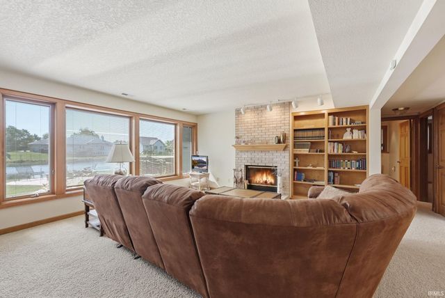 910 Calverton Court, Fort Wayne, IN 46825