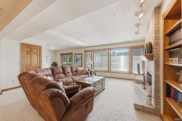 910 Calverton Court, Fort Wayne, IN 46825