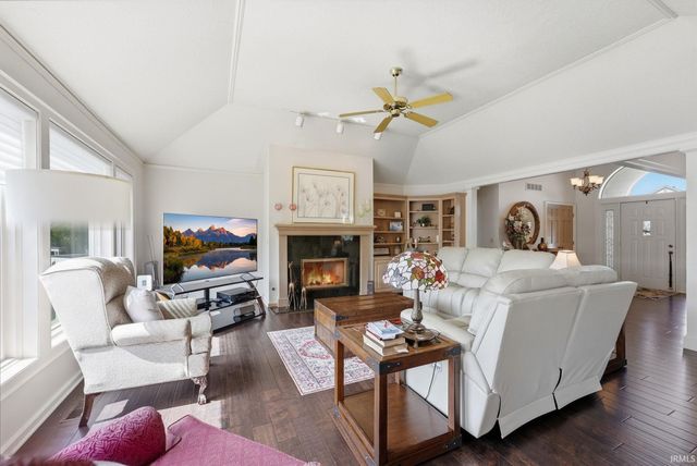 910 Calverton Court, Fort Wayne, IN 46825
