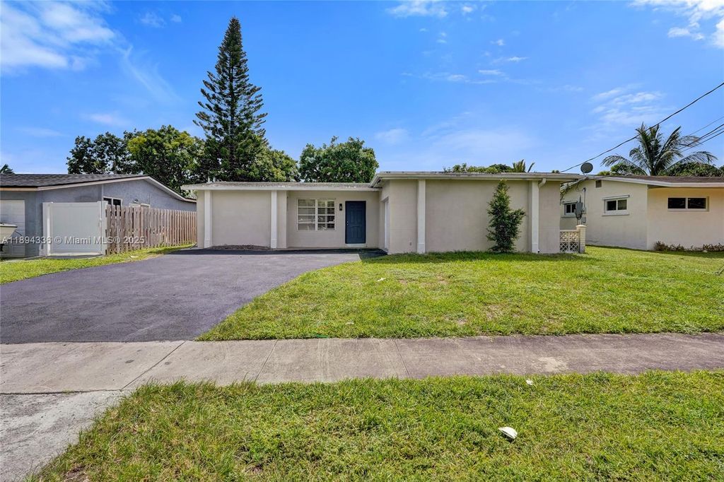 7680 NW 21st St, Sunrise, FL 33322