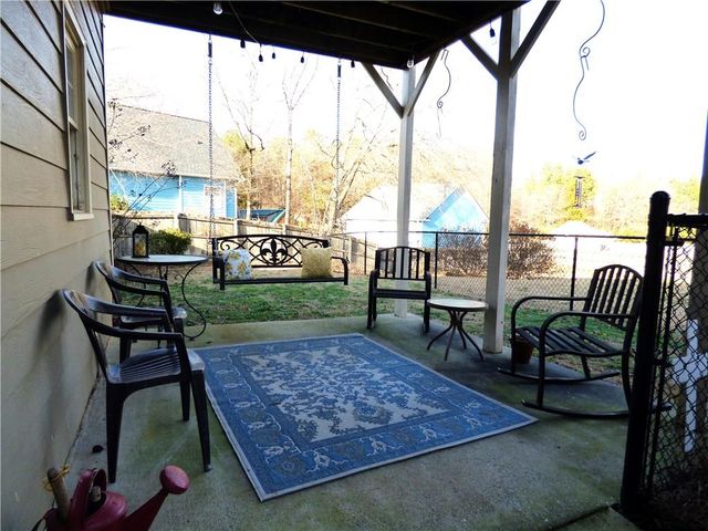 12 Green Apple Court, Taylorsville, GA 30178