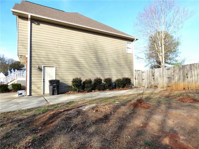 12 Green Apple Court, Taylorsville, GA 30178
