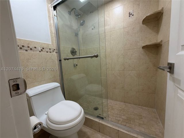 423 NE 210th Cir Ter 104-25, Miami, FL 33179