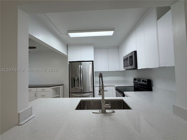 423 NE 210th Cir Ter 104-25, Miami, FL 33179