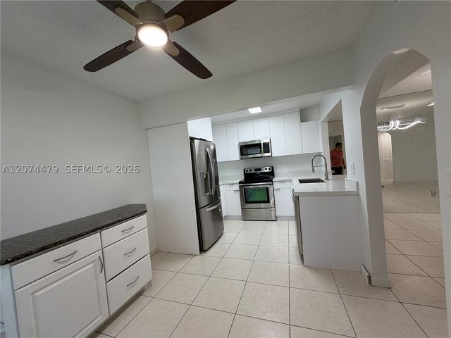 423 NE 210th Cir Ter 104-25, Miami, FL 33179
