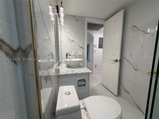 423 NE 210th Cir Ter 104-25, Miami, FL 33179