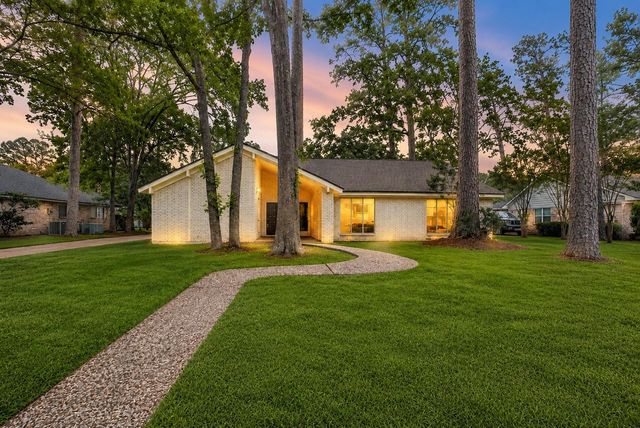 1927 Hidden Creek Drive, Kingwood, TX 77339
