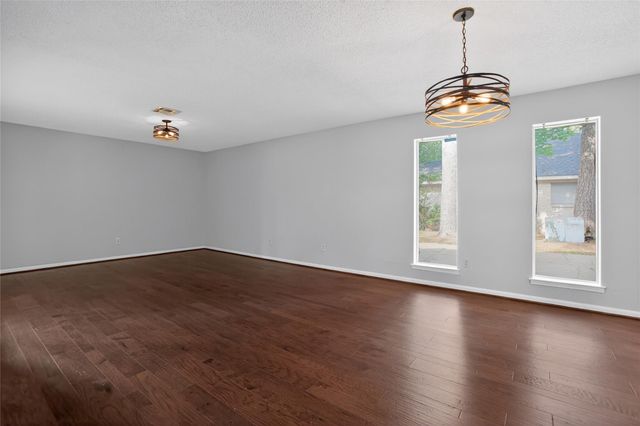 1927 Hidden Creek Drive, Kingwood, TX 77339