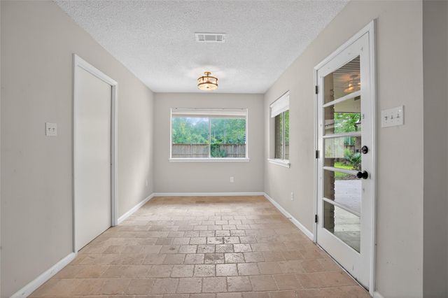 1927 Hidden Creek Drive, Kingwood, TX 77339