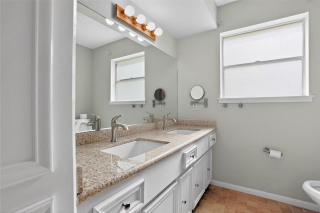 1927 Hidden Creek Drive, Kingwood, TX 77339