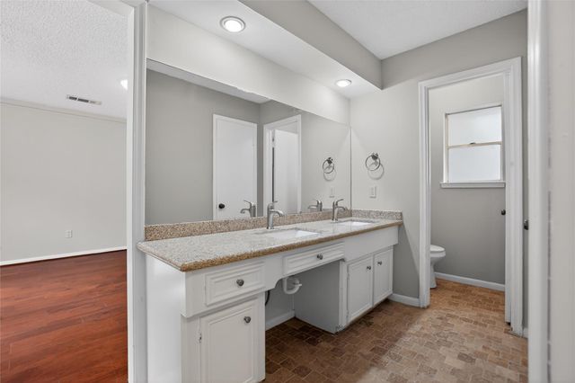 1927 Hidden Creek Drive, Kingwood, TX 77339