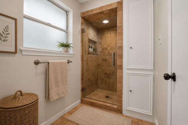 1927 Hidden Creek Drive, Kingwood, TX 77339