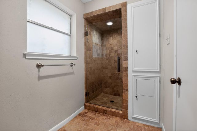 1927 Hidden Creek Drive, Kingwood, TX 77339