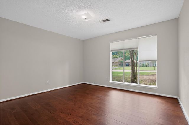1927 Hidden Creek Drive, Kingwood, TX 77339
