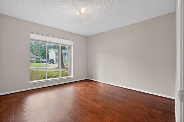 1927 Hidden Creek Drive, Kingwood, TX 77339