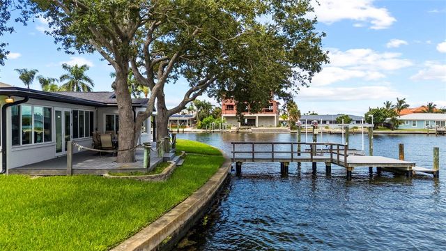 1514 SEA GULL DRIVE S, St Petersburg, FL 33707