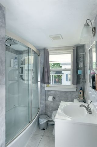 14 Sutton Ave, Oxford, MA 01540