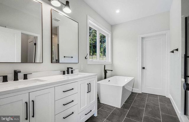 FIVE FORKS RD, Stewartstown, PA 17363