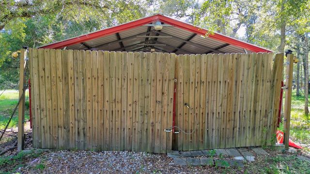 22722 County Road 384 A, Damon, TX 77430