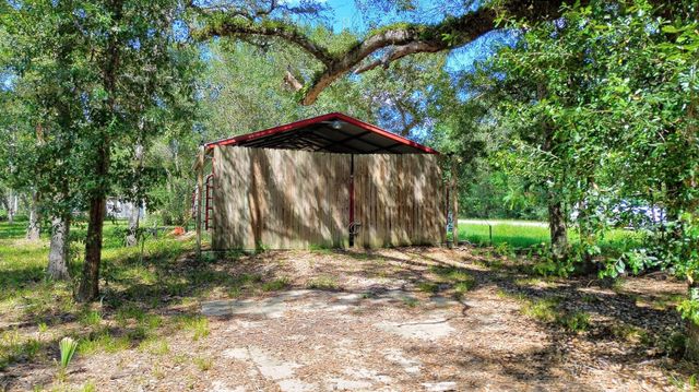 22722 County Road 384 A, Damon, TX 77430