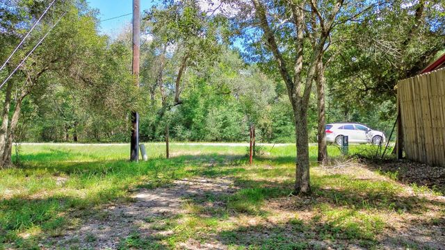 22722 County Road 384 A, Damon, TX 77430
