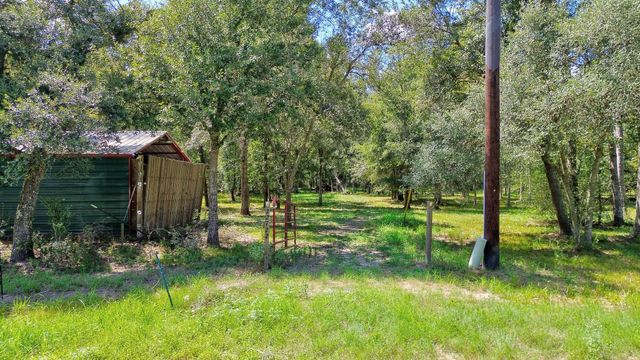 22722 County Road 384 A, Damon, TX 77430