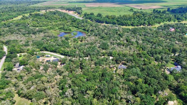 22722 County Road 384 A, Damon, TX 77430
