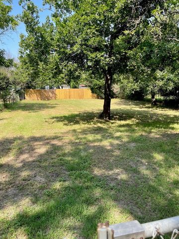 1020 Clinton Street, Stephenville, TX 76401