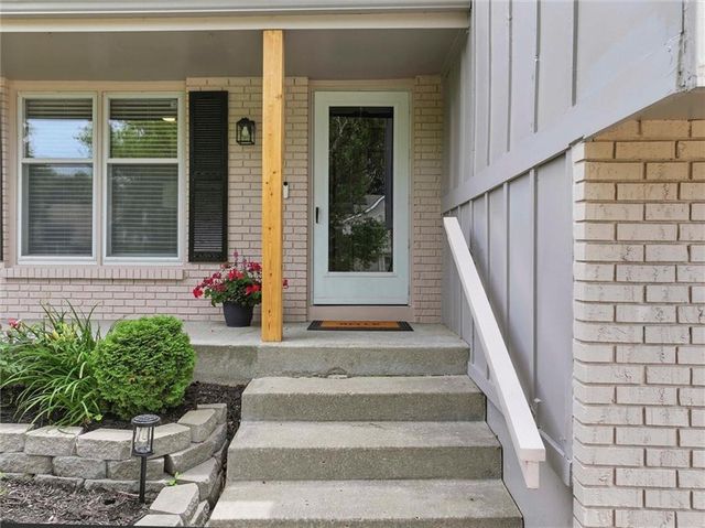 1617 Welleslay Lane, Liberty, MO 64068
