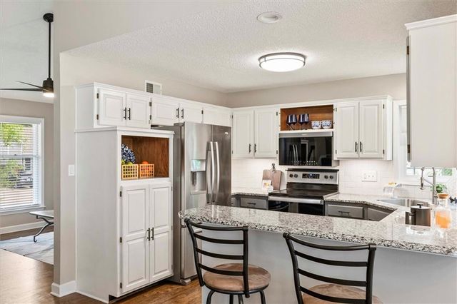 1617 Welleslay Lane, Liberty, MO 64068