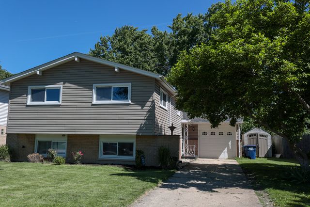 240 Brentwood Drive, Des Plaines, IL 60016