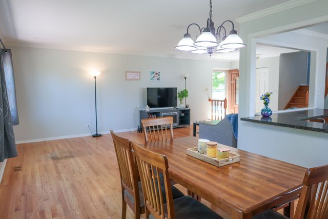 240 Brentwood Drive, Des Plaines, IL 60016