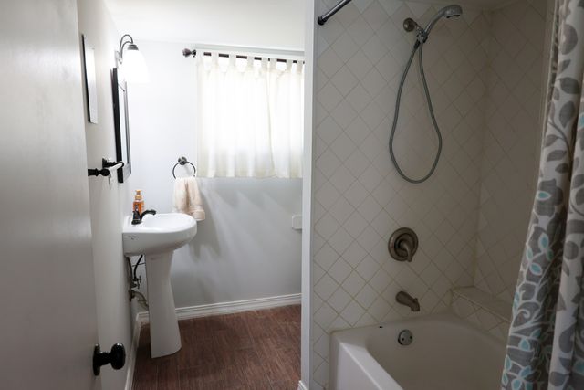 240 Brentwood Drive, Des Plaines, IL 60016