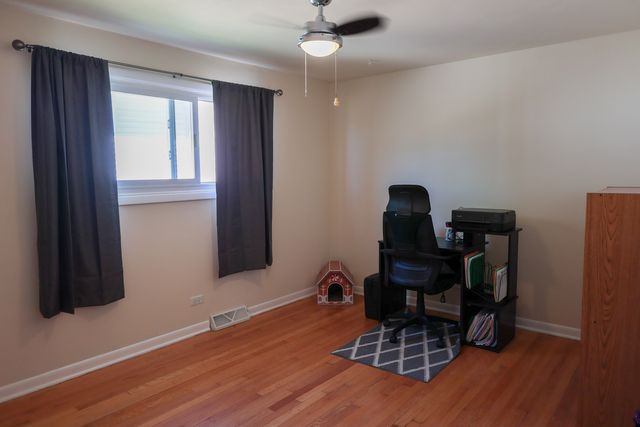 240 Brentwood Drive, Des Plaines, IL 60016