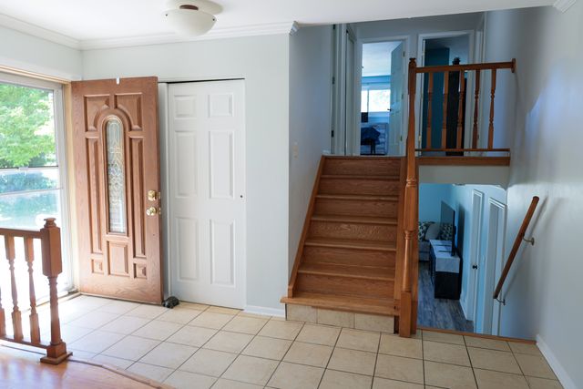 240 Brentwood Drive, Des Plaines, IL 60016
