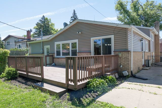 240 Brentwood Drive, Des Plaines, IL 60016