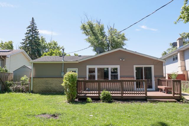 240 Brentwood Drive, Des Plaines, IL 60016