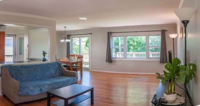 240 Brentwood Drive, Des Plaines, IL 60016