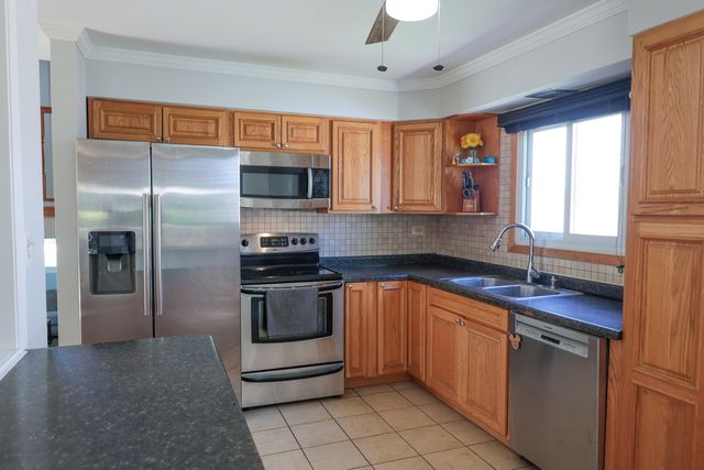 240 Brentwood Drive, Des Plaines, IL 60016